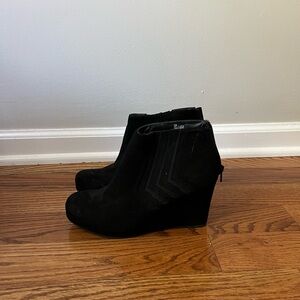 Sugar-Juliet. Black Boot Fabric Upper and Manmade Sole. (Size 7.5)